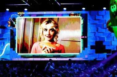 Sabrina Carpenter Shines at the 2025 Kids' Choice Awards