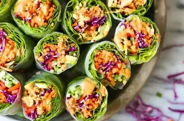 Summer Delights: Essential Beach and Poolside Snacks