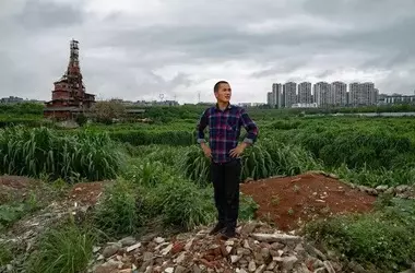 The Unwavering Builder: A Towering Feat of Persistence in Rural China
