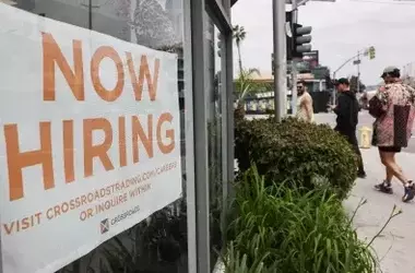 US Job Market Weakens Amidst Tariff Impacts