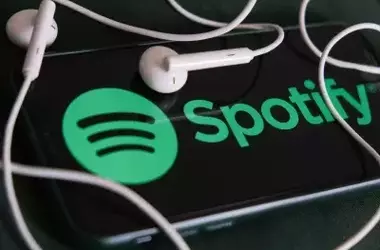 The Unseen Hand: Decoding AI's Influence on Music Streaming
