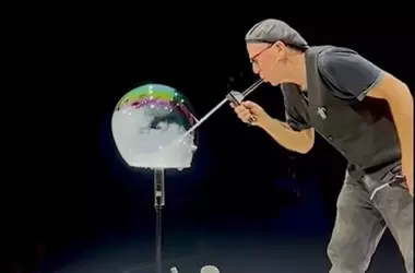 The Art of Bubbles: A Growing Phenomenon at the Edinburgh Fringe
