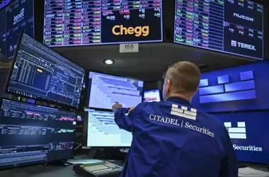 Debate on Corporate Earnings Reporting Frequency: A Clash of Economic Philosophies