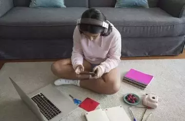 Social Media Use Linked to Decreased Cognitive Skills in Adolescents