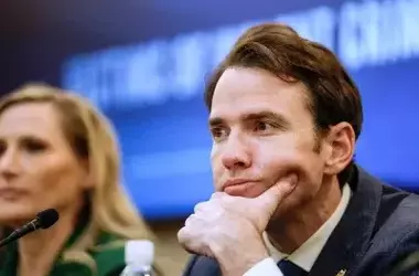 California Republican Lawmaker Persists in Congressional Attendance Amidst Shutdown