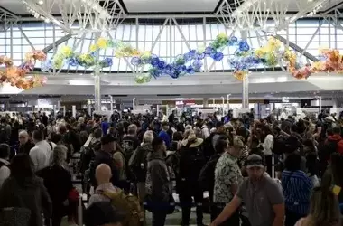Government Shutdown Looms Over Thanksgiving Travel Plans
