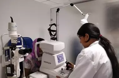 Ophthalmologist Training: Educational Pathway, Core Competencies, and Professional Context