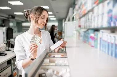 Pharmacy Technician Training Programs: A Technical and Educational Overview