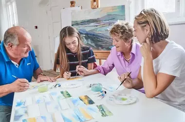 Painting Courses: A Scientific and Educational Overview of Concepts, Learning Structures