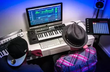 Music Production Courses: Concepts, Mechanisms, and Educational Frameworks