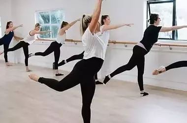 Dance Courses — Structure, Techniques, and Educational Contexts