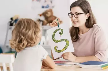 Spoken Language Training — Linguistic Foundations, Cognitive Mechanisms, and Communication Context